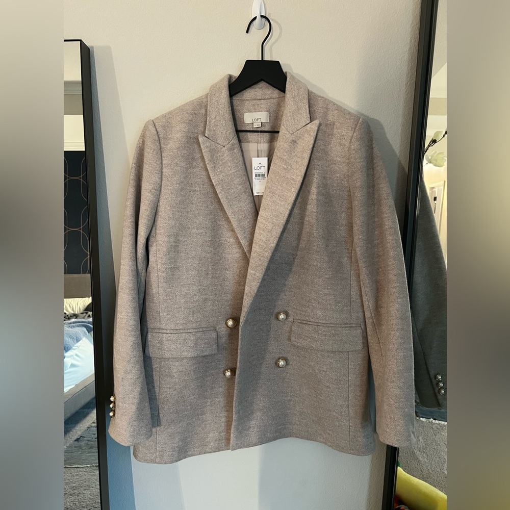 NWT Tan soft wool feel blazer with peal buttons